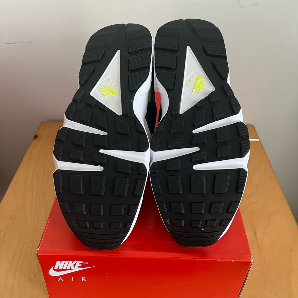 Nike Air Hurache Brand New Size 10.5 - image 5